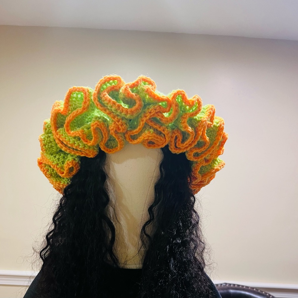 WOMENS RUFFLED HAT